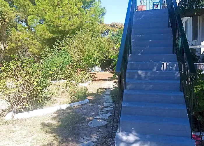 Filoxenia 8 アパート Kómboi