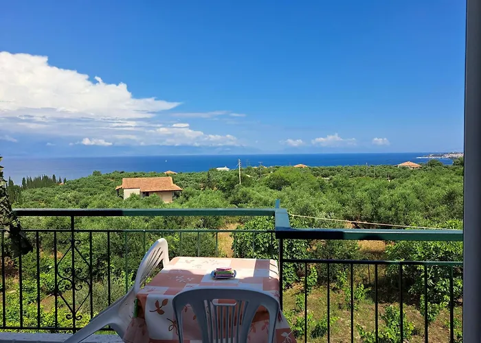 Filoxenia 8 アパート Kómboi